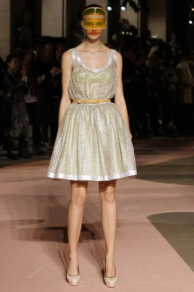 Look 15